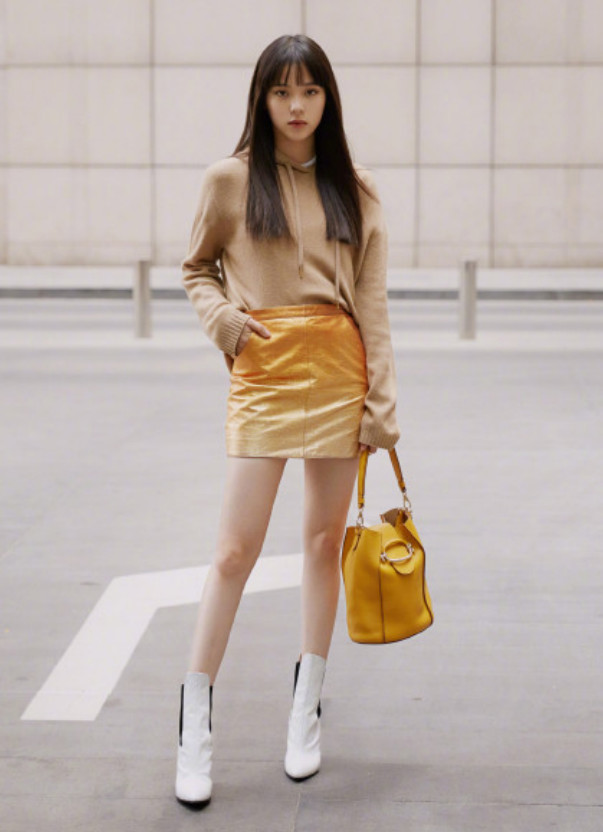 欧阳娜娜穿衣越来越有女神范一双筷子腿超吸睛活力满满