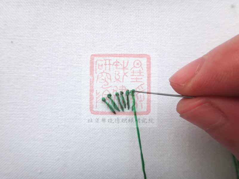 粒粒饱满见功夫,服饰常用针法——中国刺绣针法之打籽绣