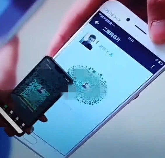 黄子韬拍戏时用二维码粉丝扫完后傻眼了网友惊不惊喜