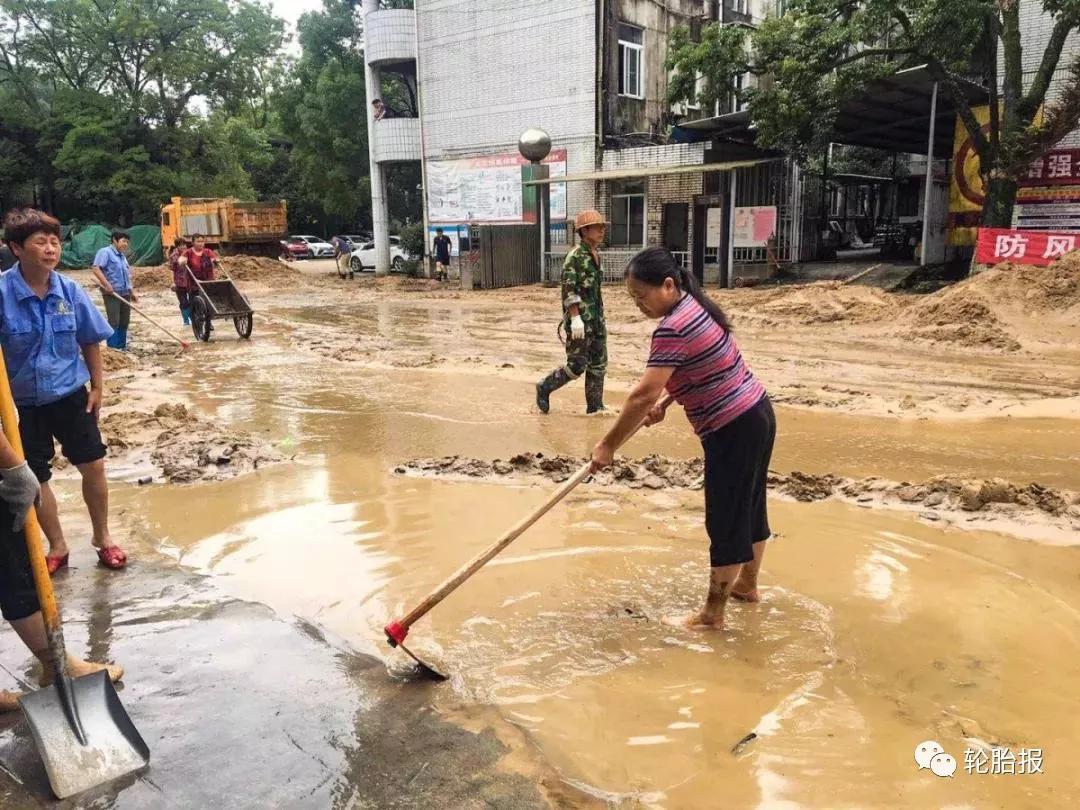 突发泥石流冲毁轮胎厂房墙体淹入轮胎厂房