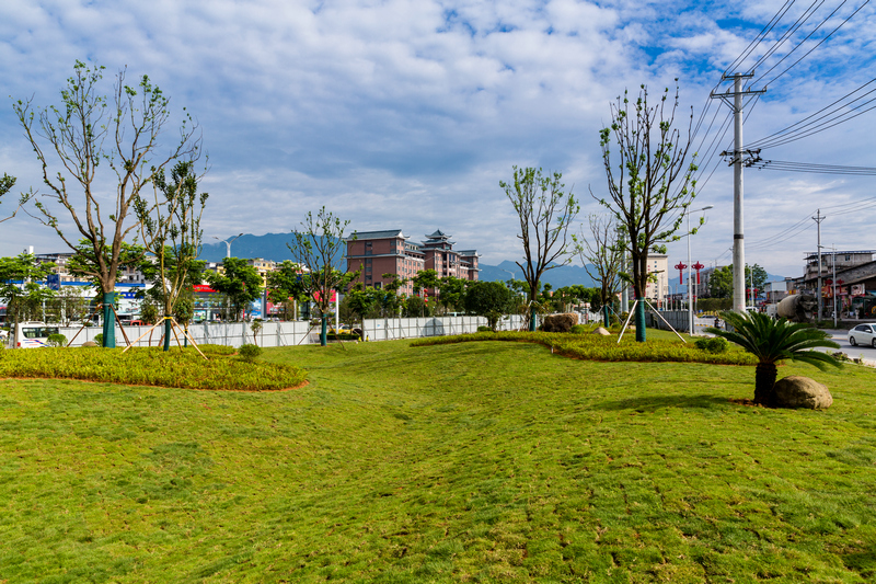 藍天白雲公園起恩施這裡今天美哭了