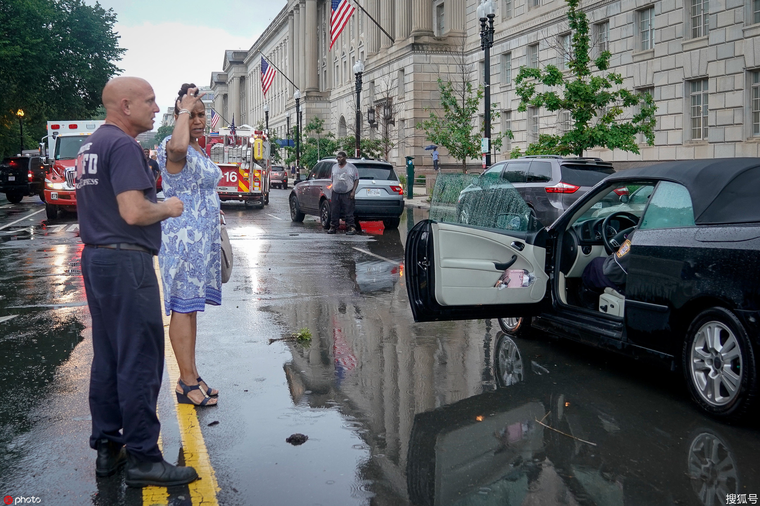 美国华盛顿遭暴雨袭击引发洪灾 街道遭水淹来看海