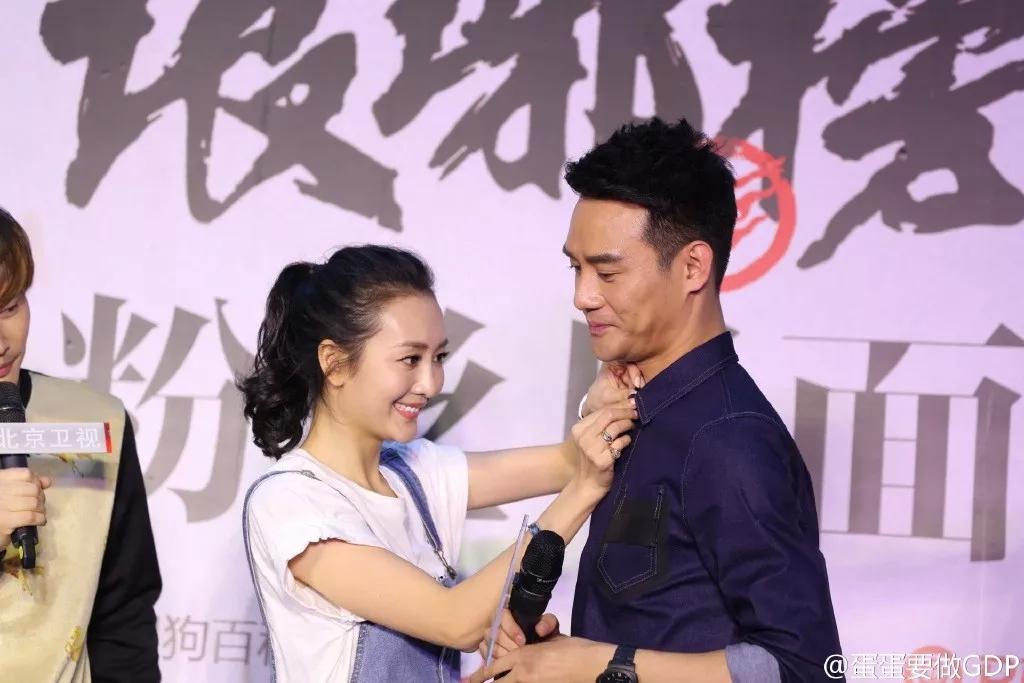 夜光剧本换新男主了昨晚与她手牵手王凯这次终于恋爱了