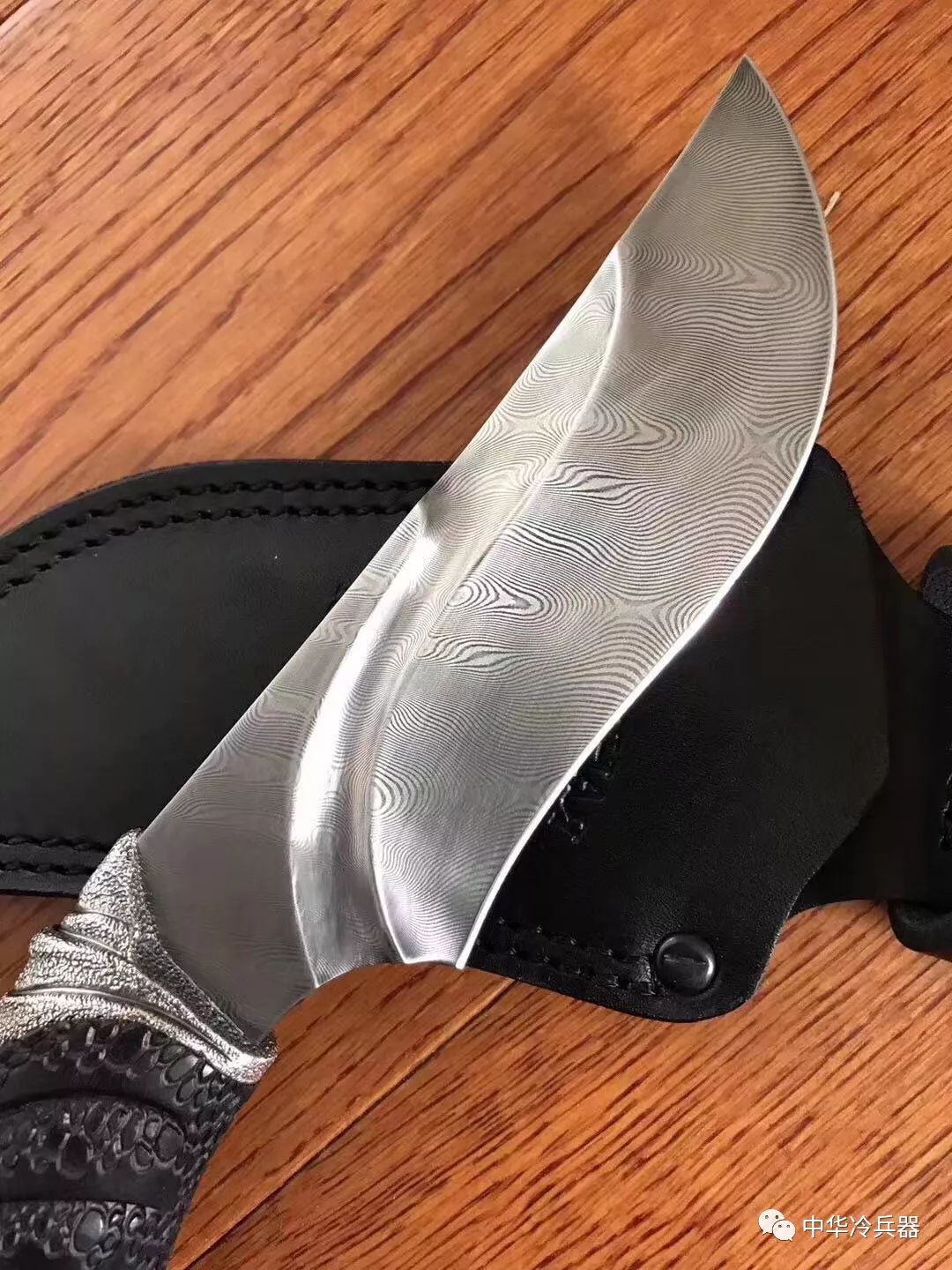 作为总统普金的御用战刀,俄罗斯北冕刀可谓是极负盛名的精品短刀,造型