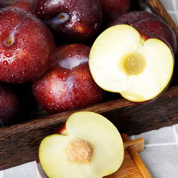 贫困户们靠双手种出这颗"希望果"却惨遭市场倒闭卖不出去,请求大家一