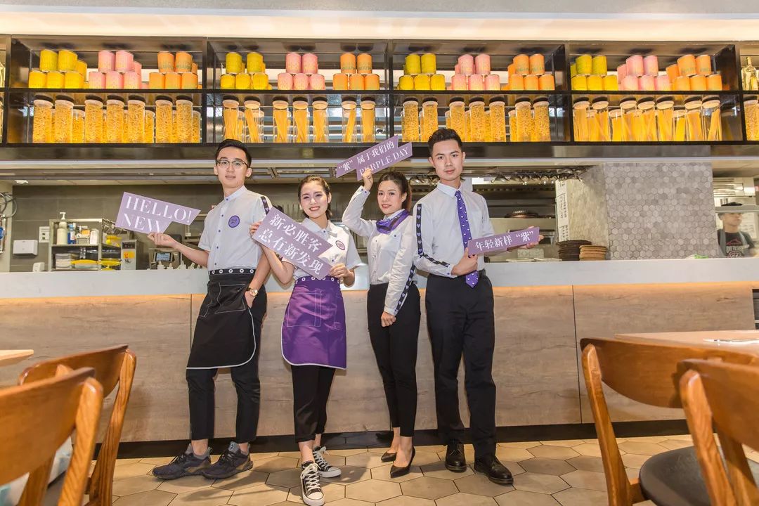 sui)设计款制服此番必胜客联手黑荔枝宠爱自我,回归本真工作压力通通