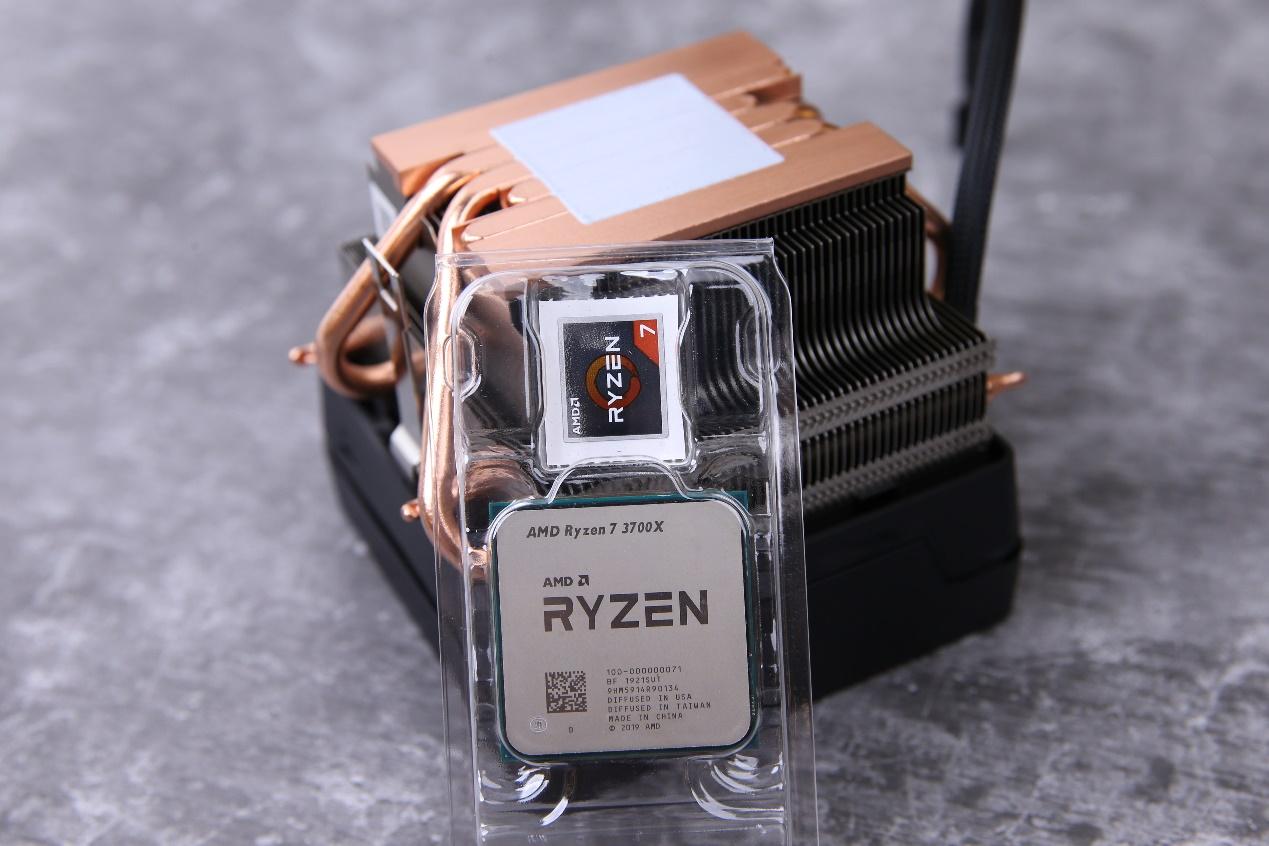 原创全新架构r7 3700x评测 碾压9700k直逼9900k amd三代锐龙全面发力