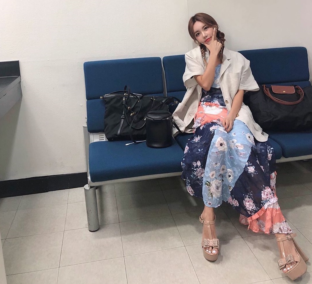 原创李居丽晒照恨天高164硬是被拍成180不过还是蛮可爱的