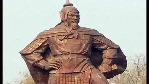 七大擂鼓瓮金锤使用高手个个骁勇善战皆为演义四猛八大锤之首