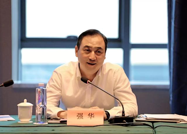 会上,李剑介绍了内蒙古环投集团致力于打造"全链条环境总服务商"的