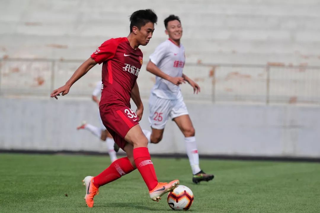 车世伟为球队首开纪录,马伯康下半场上演单骑闯关的