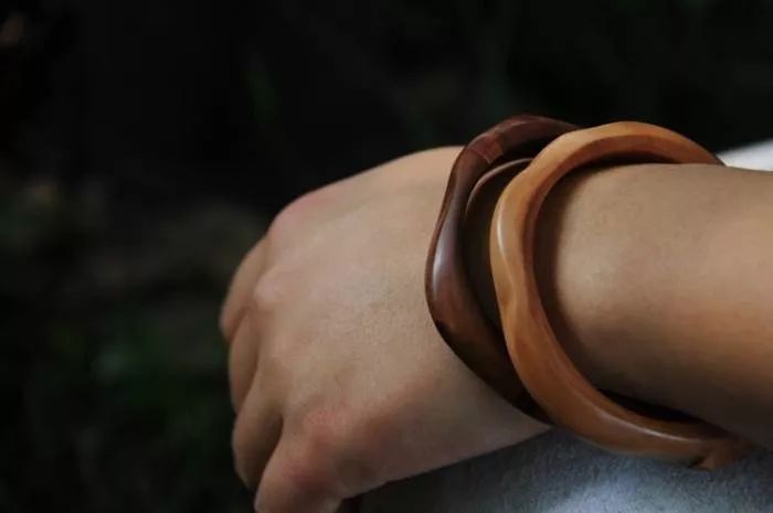 而盆景选择的要素就是有个性和生长缓慢,这些都是檬子树的特点