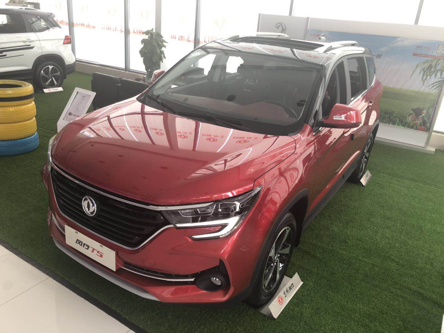 除了颜值,还要有高品质的内涵,新风行t5内饰采用搪塑发泡工艺,软包