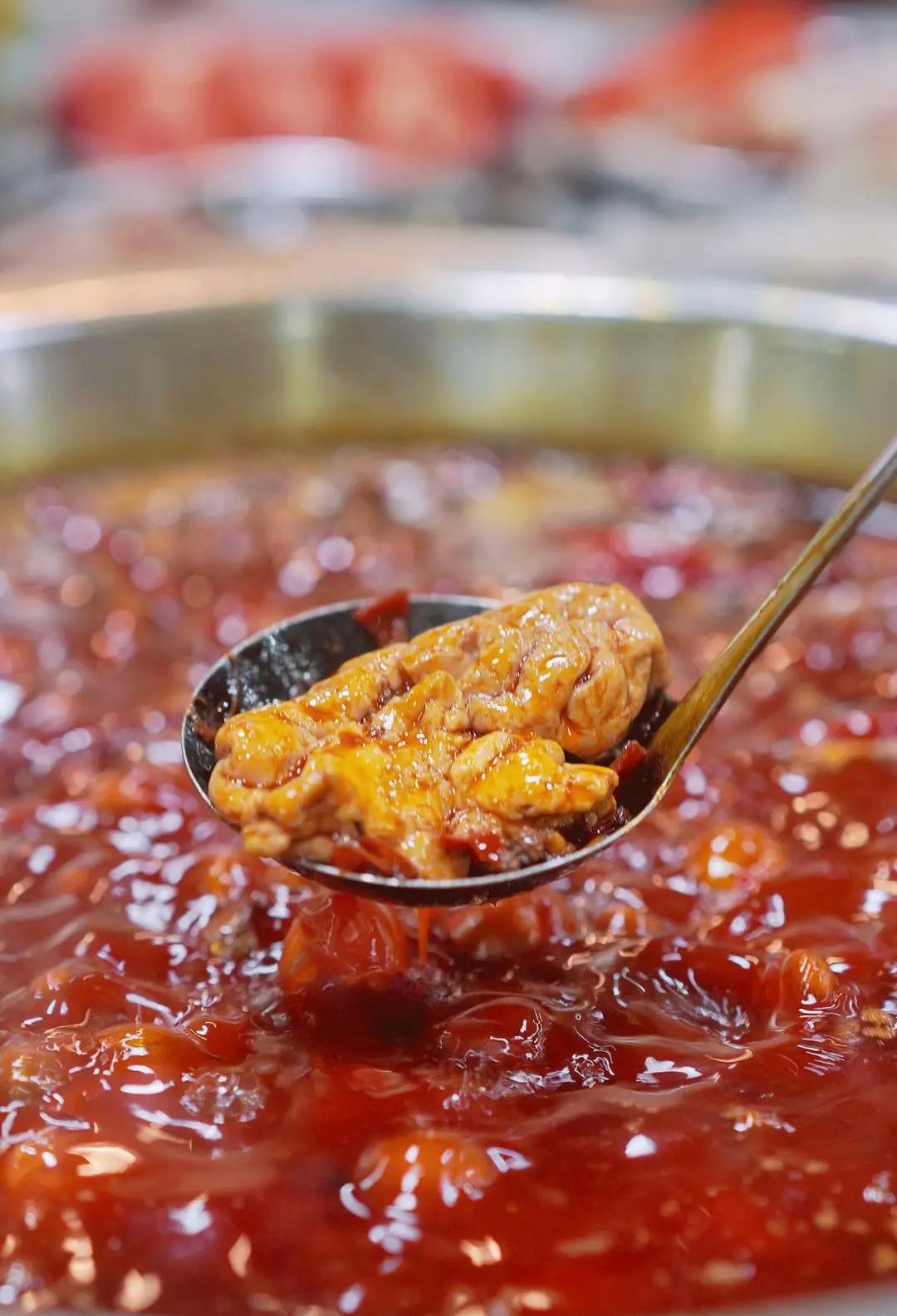 这家号称火锅界排队王的它是火锅爱好者的根据地