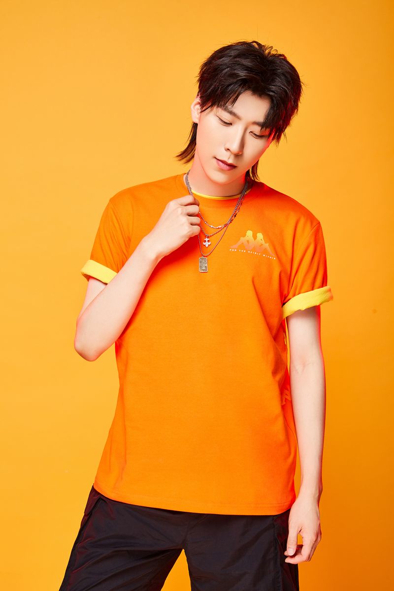 icontube王博文星空下满怀童心的少年