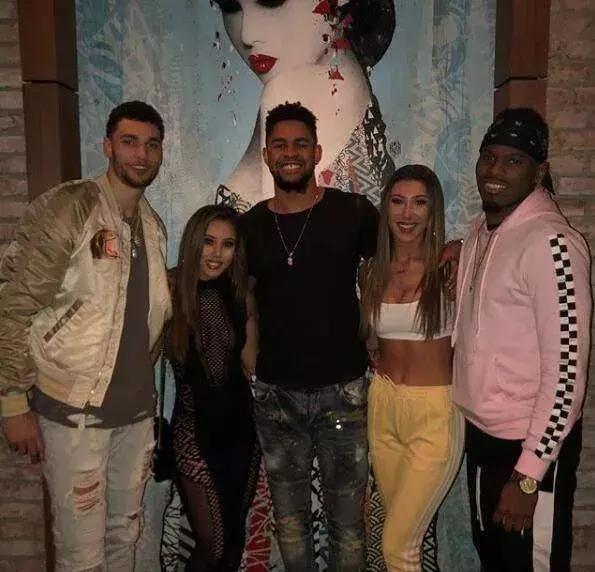 mar生活过得很惬意他们会一起出去旅行你们看这纱帘多白啊下面这张图