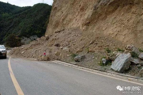 落石砸中貨車 駕駛員被困險喪命 山區行車得注意這些