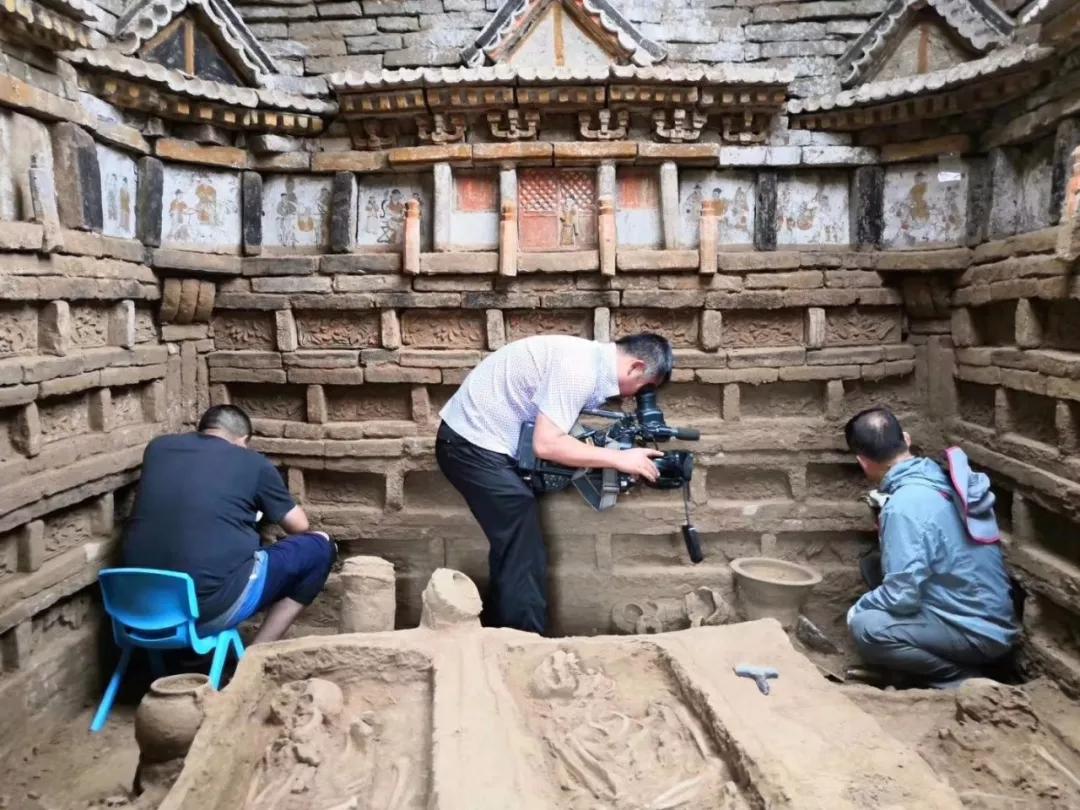 新京报陇西古墓最新报道准确年代仍需考证古墓将移往陇西博物馆