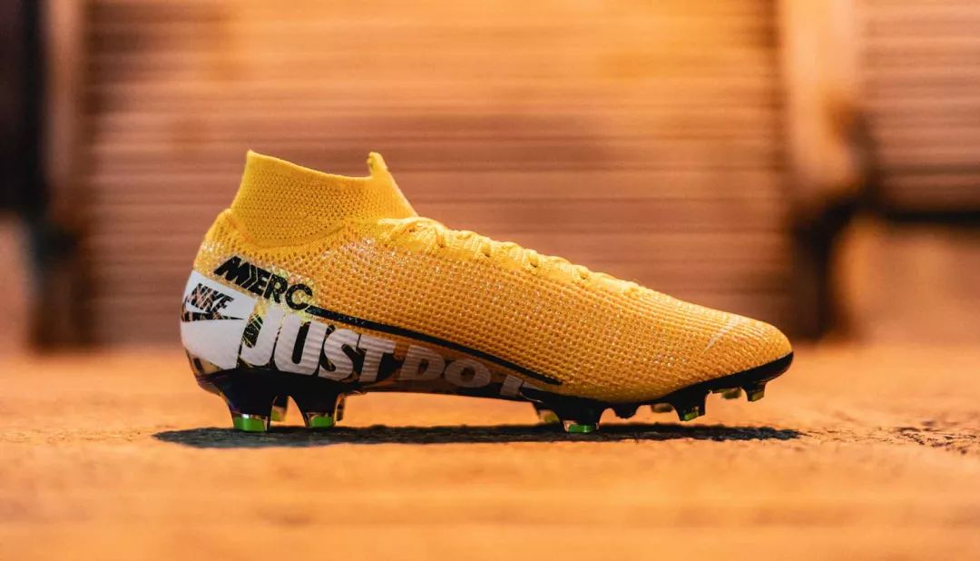 耐克发布限量版mercurialsuperfly7足球鞋