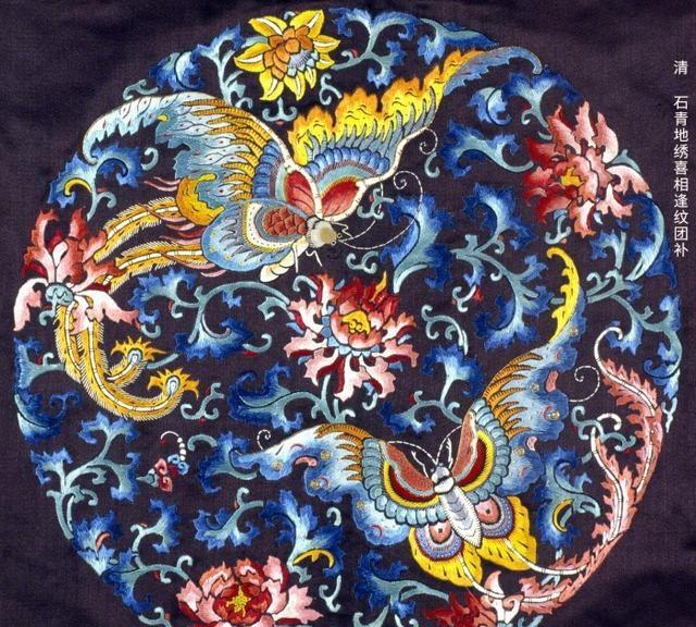 清朝满族女子服侍图案吉祥如意自然之美