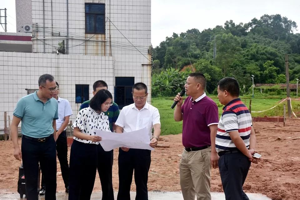 袁夥月一行首先前往東成鎮,水臺鎮和簕竹鎮的鎮級汙水處理廠,實地察看