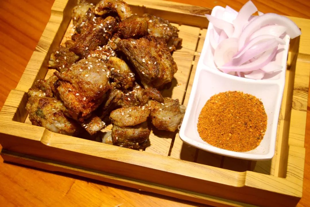 从宁夏到上蔡跨越1000多公里红柳枝滩羊烧烤火啦