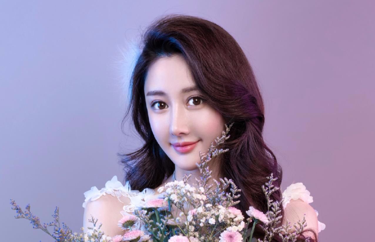 出道10年不温不火,被称为"烂片女王",今靠抖音吸粉无数!_文梦洋