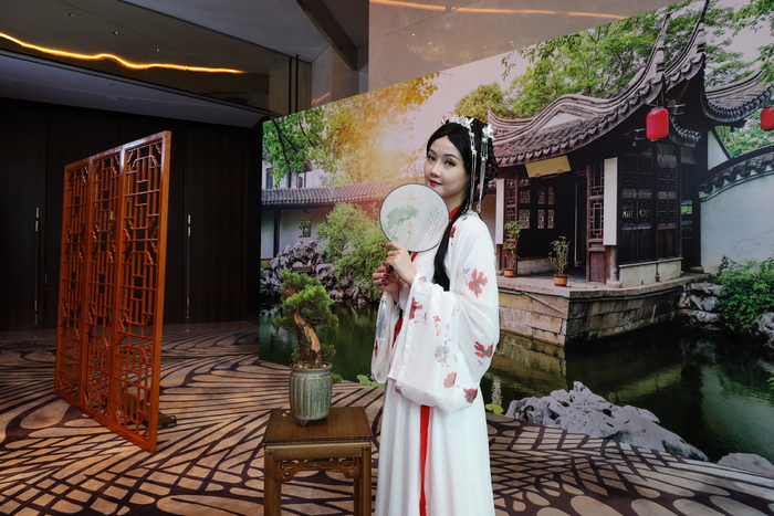 十倍光变魅力无穷佳能rf24240mm镜头现场人像实拍