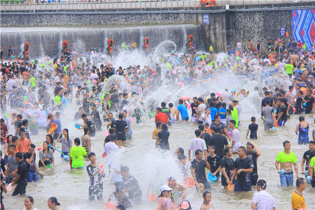 广东堪比西双版纳的泼水节8月开泼,这个县唯一的4a景区门票5折_连山