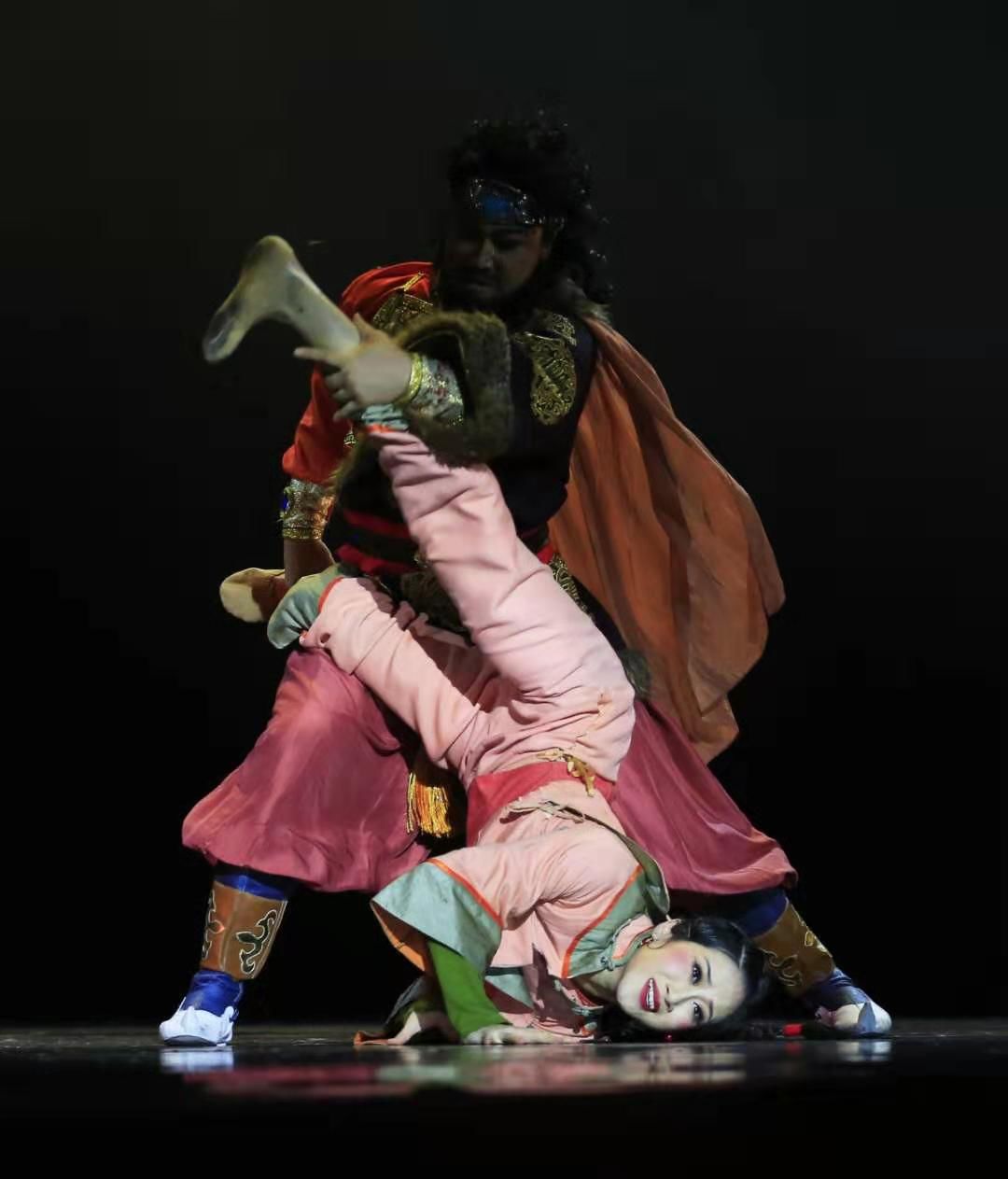 民族舞剧红罂粟尘埃落定在锦城艺术宫连演四场爆满