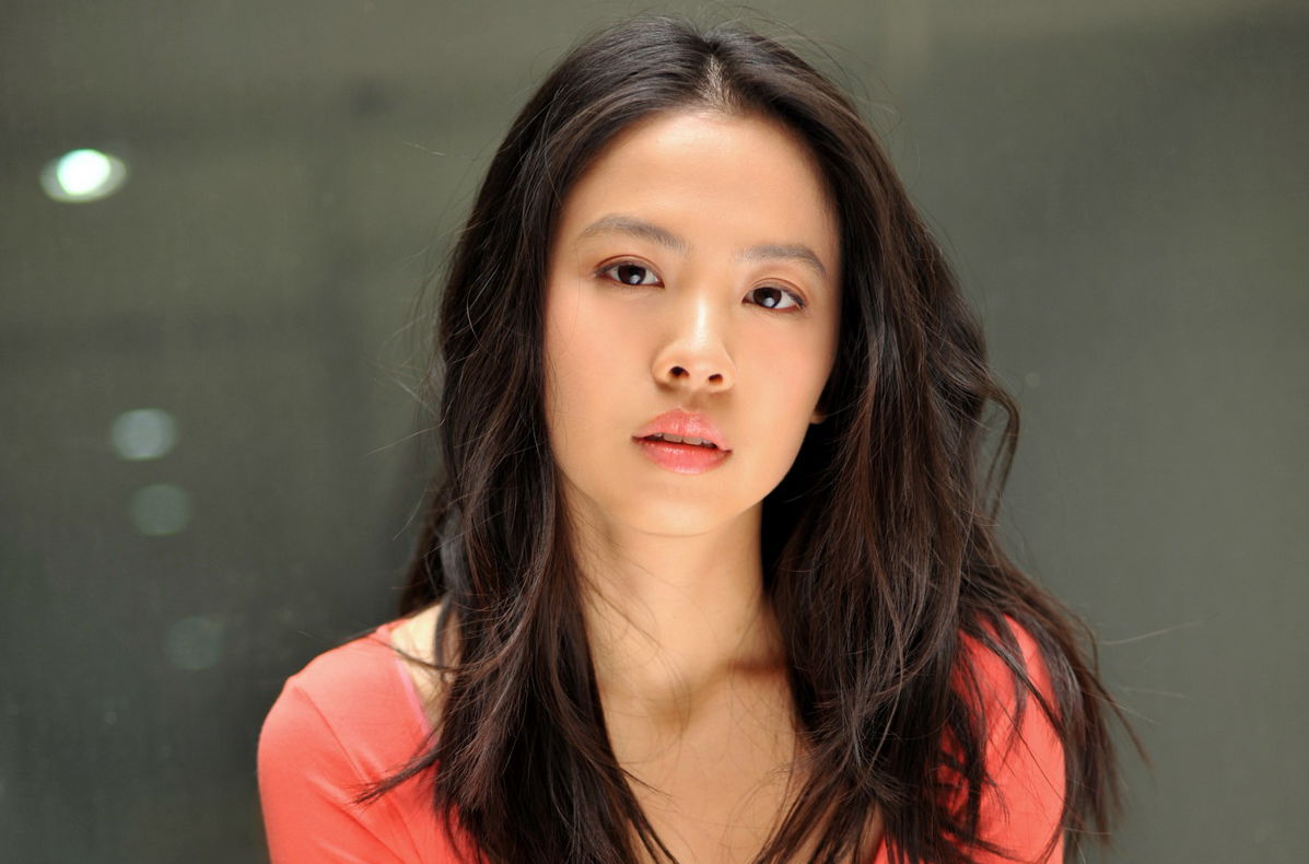 原创蔡鹭凭借长安十二时辰走红媳妇神似刘亦菲出演过何炅的mv