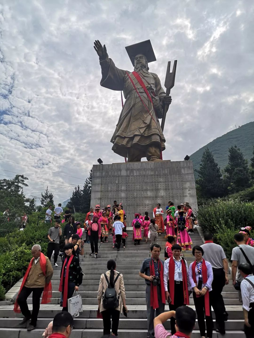 汶川,大禹的出生地和治水大业肇始地会上,中共汶川县委书记张通荣代表
