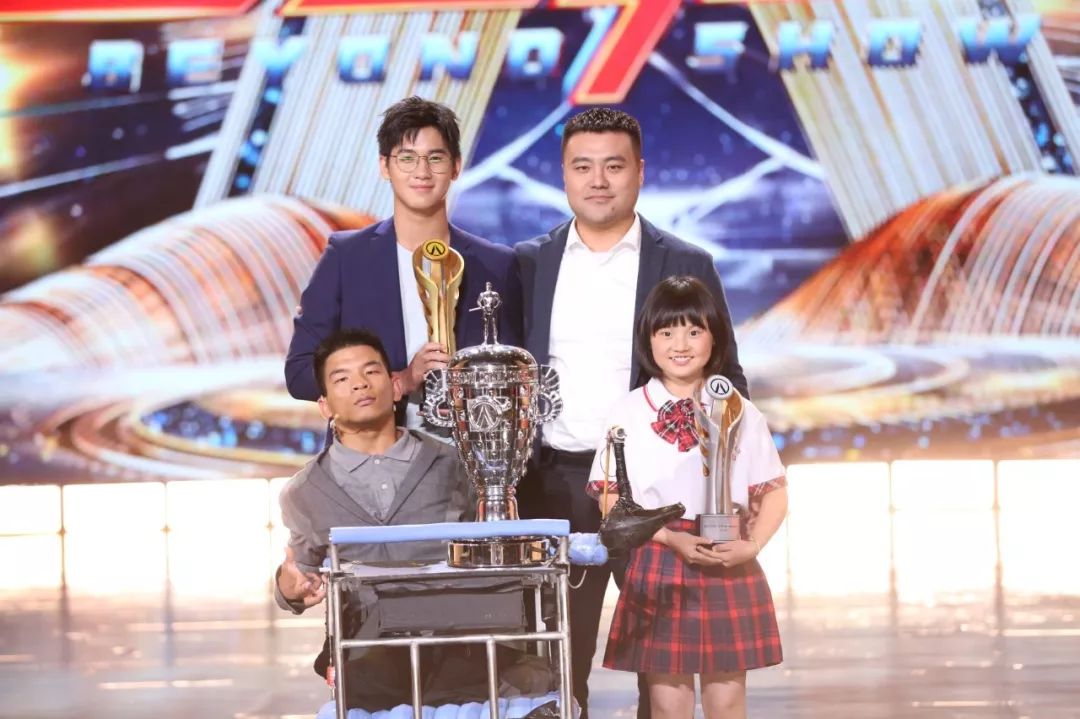 "舌尖传奇"问鼎百达之杯 《百变达人》用一曲"生命的交响"激昂收官