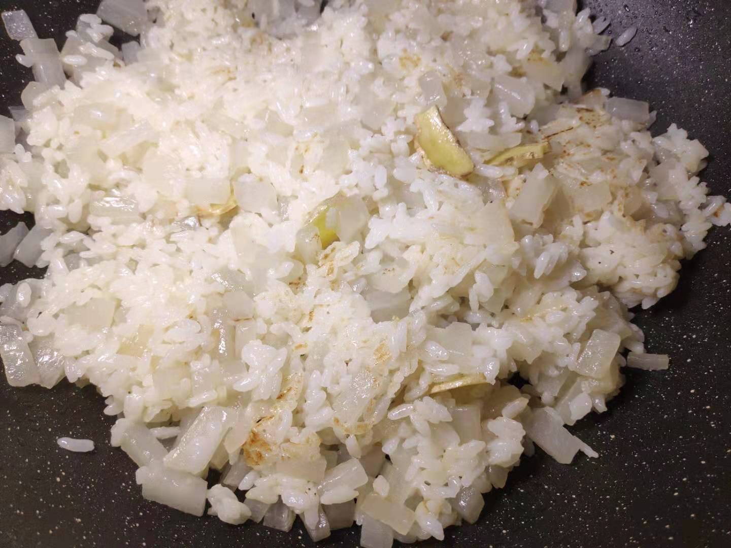 剩下的冷饭不要扔这样吃简单方便又营养