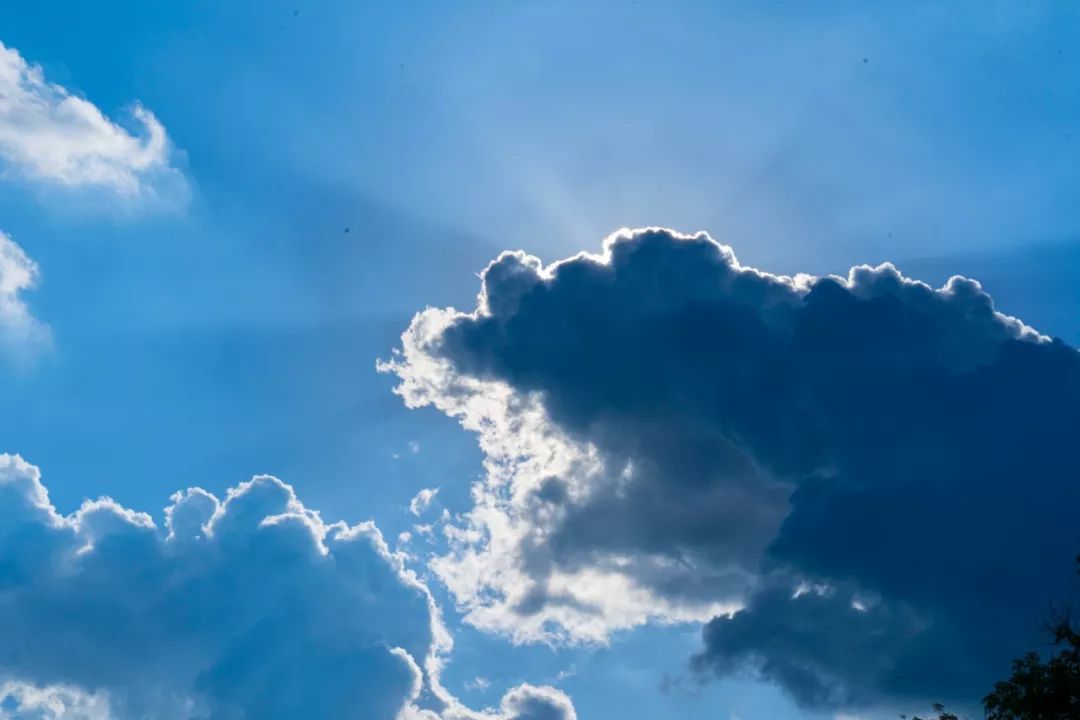 看天看雲,人也會舒暢點.這段時間廣安的天空總是給人意想不到的驚喜.