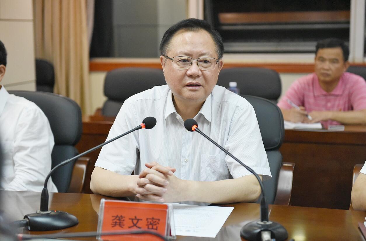 市领导蒋志刚,肖拥军,宋德瑞参加会商.