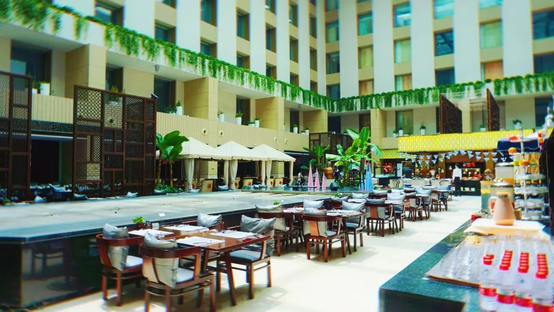 吃饭没氛围那是没来丽兹餐厅