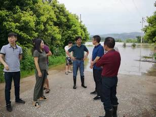 良母辞世天悲怜泪雨落洪先忧民新邵医保局罗松林抗洪抢险舍小我