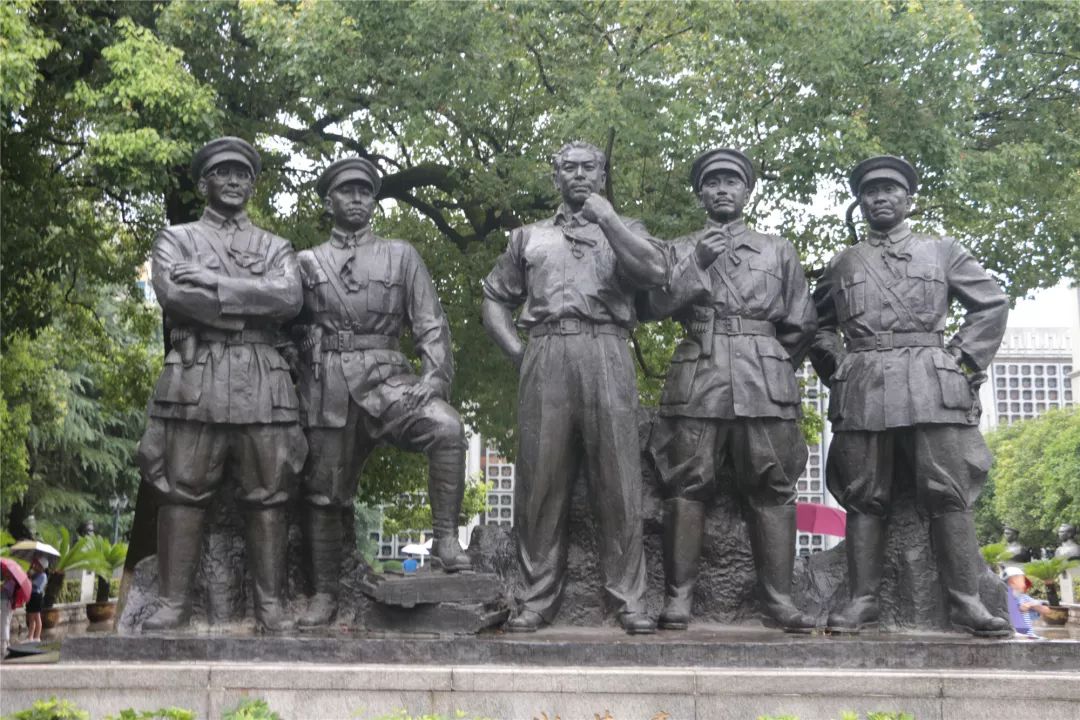 革命红都受洗礼信念之剑指苍穹广州大学附属中学学生干部暨少军班江西