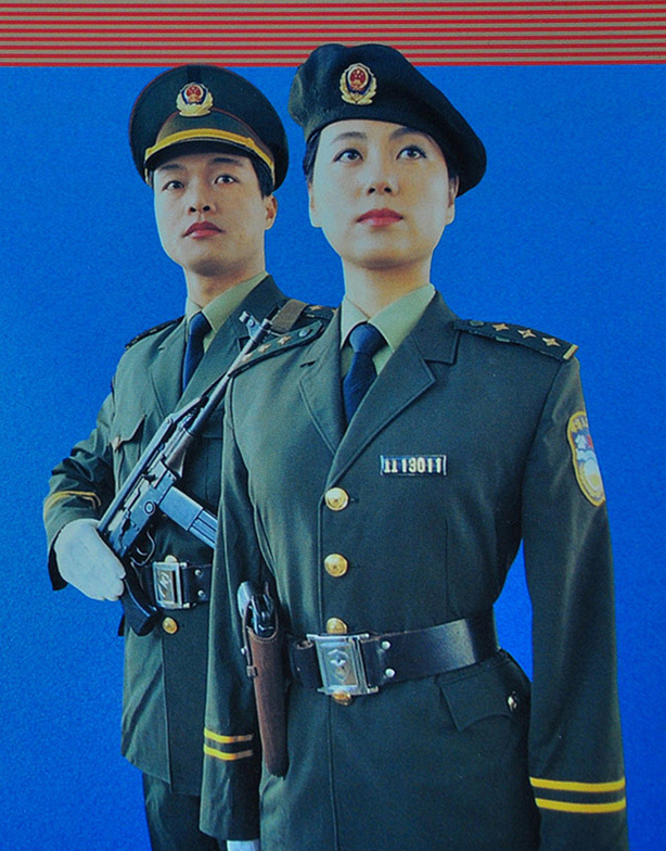 中国警察队伍的贝雷帽2017年为何被新式夏季帽取代