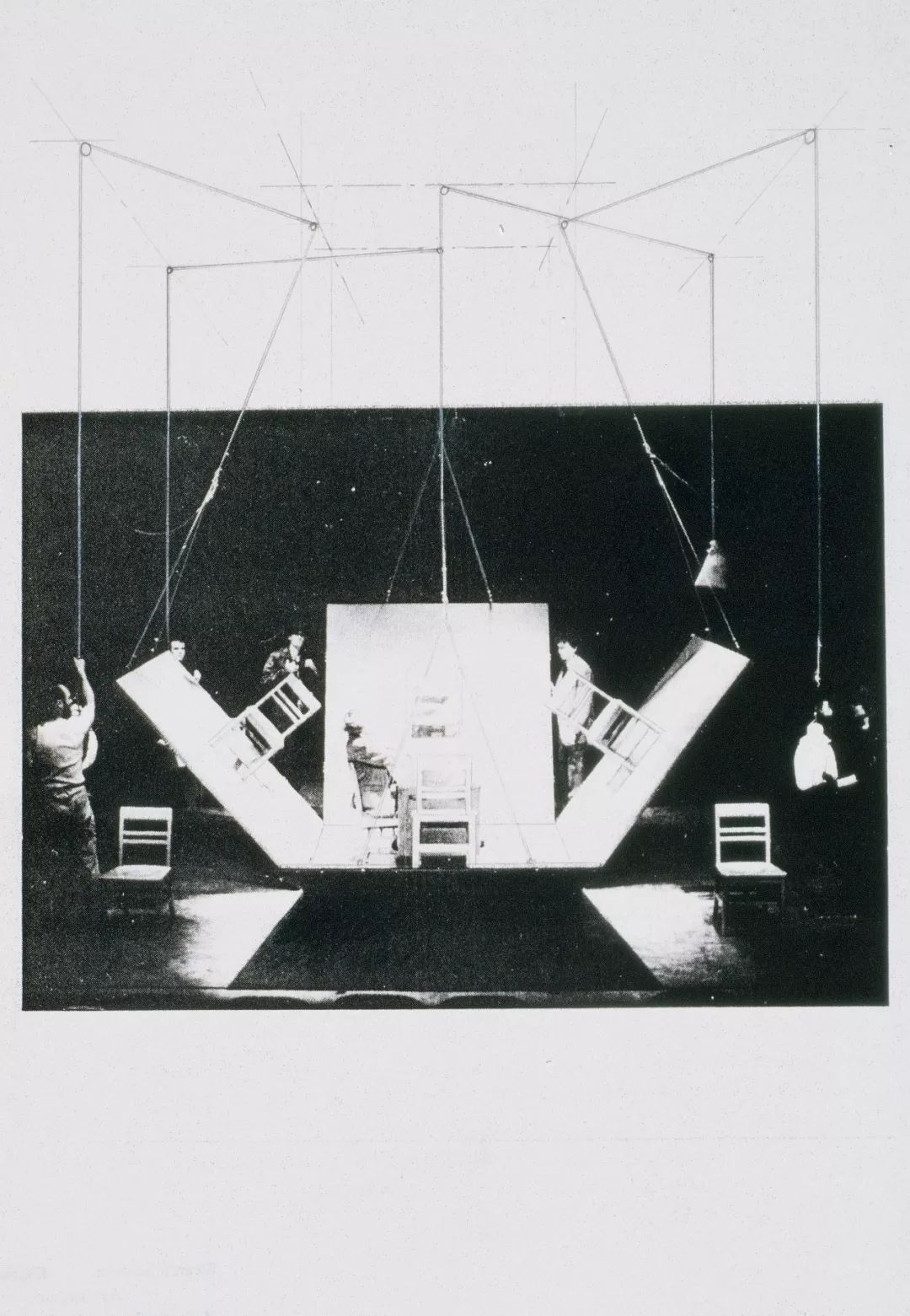 塞缪尔·贝克特是爱尔兰前卫剧作家,也是"荒诞派戏剧"的关键人物,他