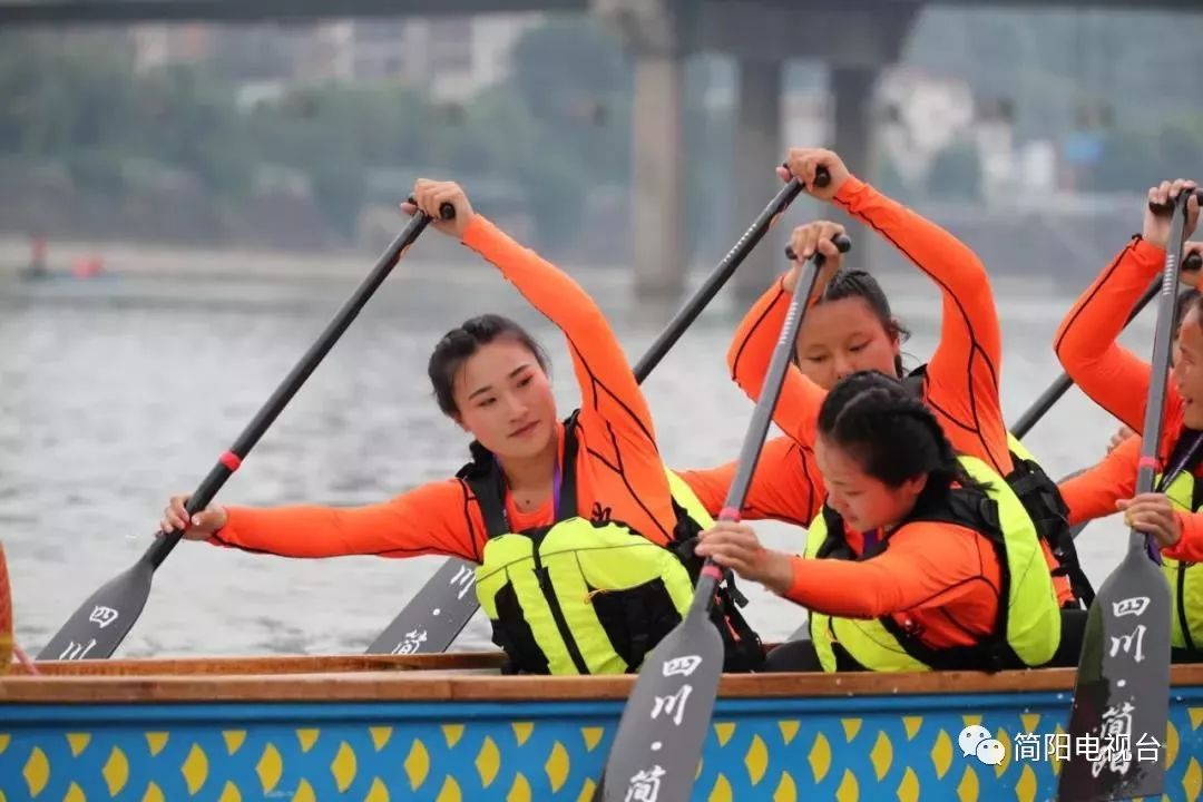简中这支女子龙舟队太出色了