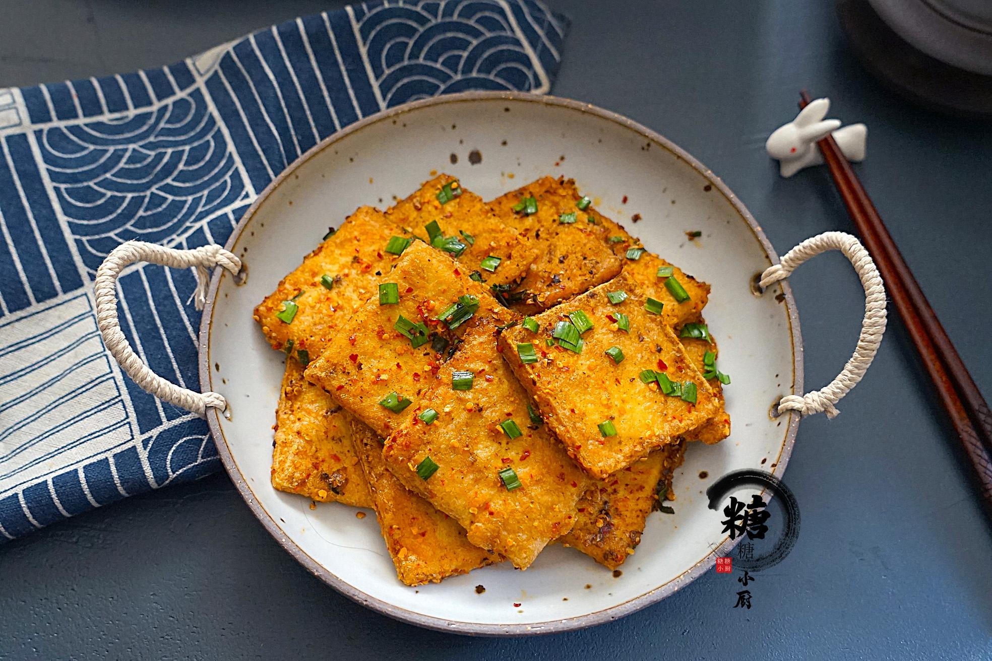 这种豆制品营养堪比火腿,炸一炸超好吃,自己就能做出烧烤味道_豆腐干