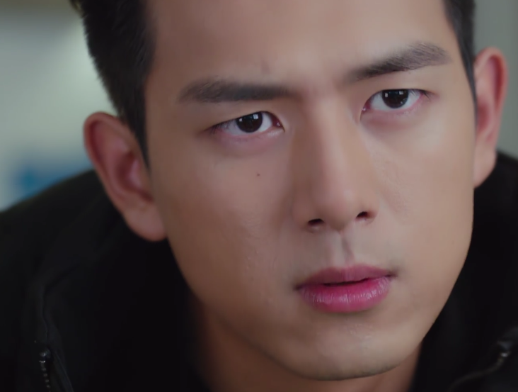 《蜜汁》首播,李现皱眉头引吐槽,网友:杨紫怎么对着他演下去的