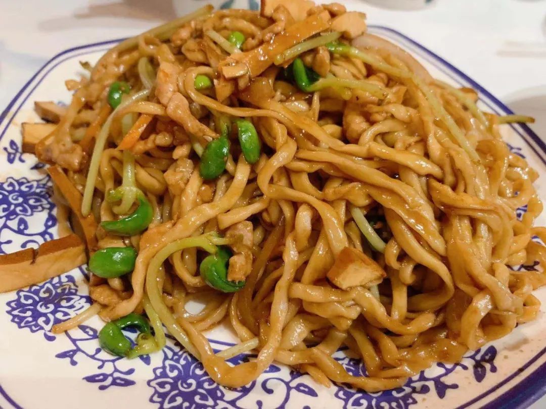 牙口 而且多吃几口会比较 油腻 如果是刚炸出来会更加软糯 肉丝拌川