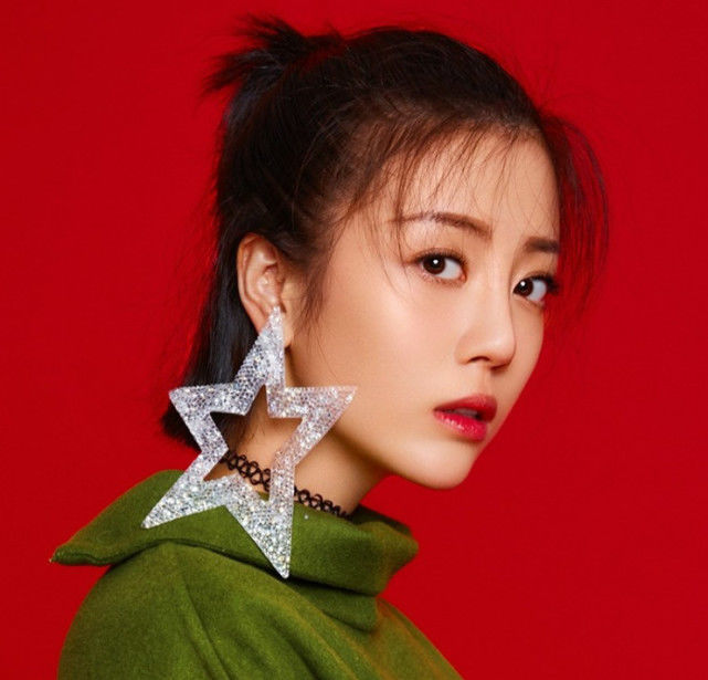 本以为是第二个迪丽热巴,离开杨幂后,却淡成了18线女明星