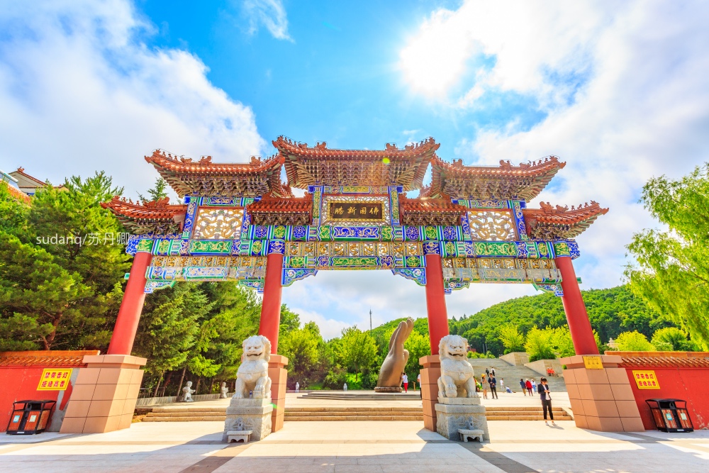 山文化旅游区内的重要景点之一,原址坐落在长白山脚下的敖东古城东关