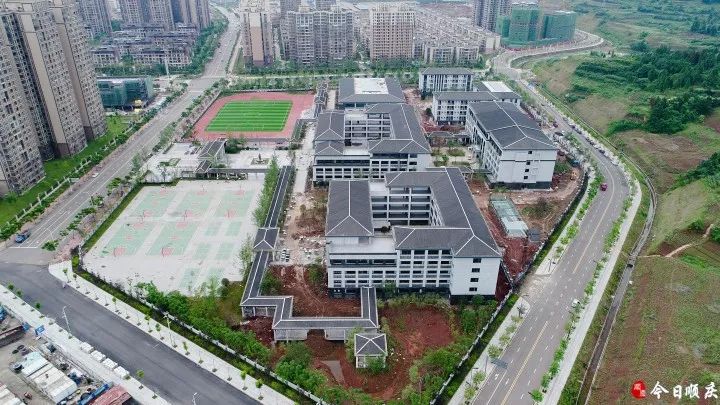 根据《南充市顺庆区教育科技和体育局关于2019年中小学,幼儿园招生