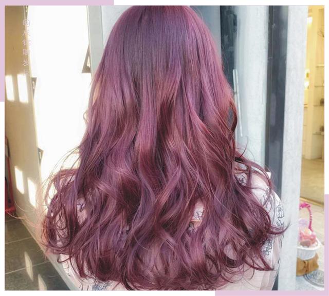 浅紫红色头发图片