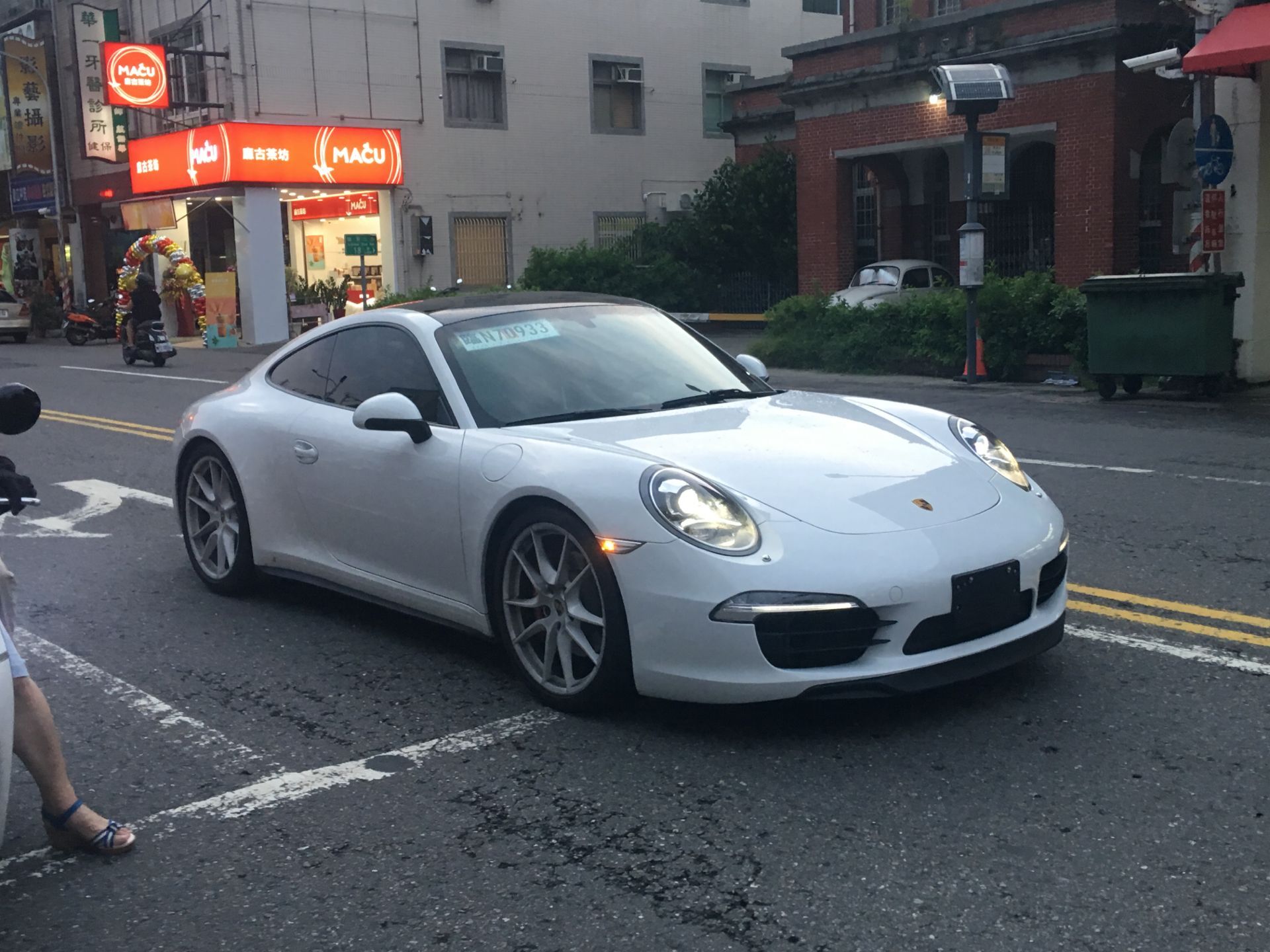 宝岛台湾高雄实拍超跑保时捷porsche911carrera4s